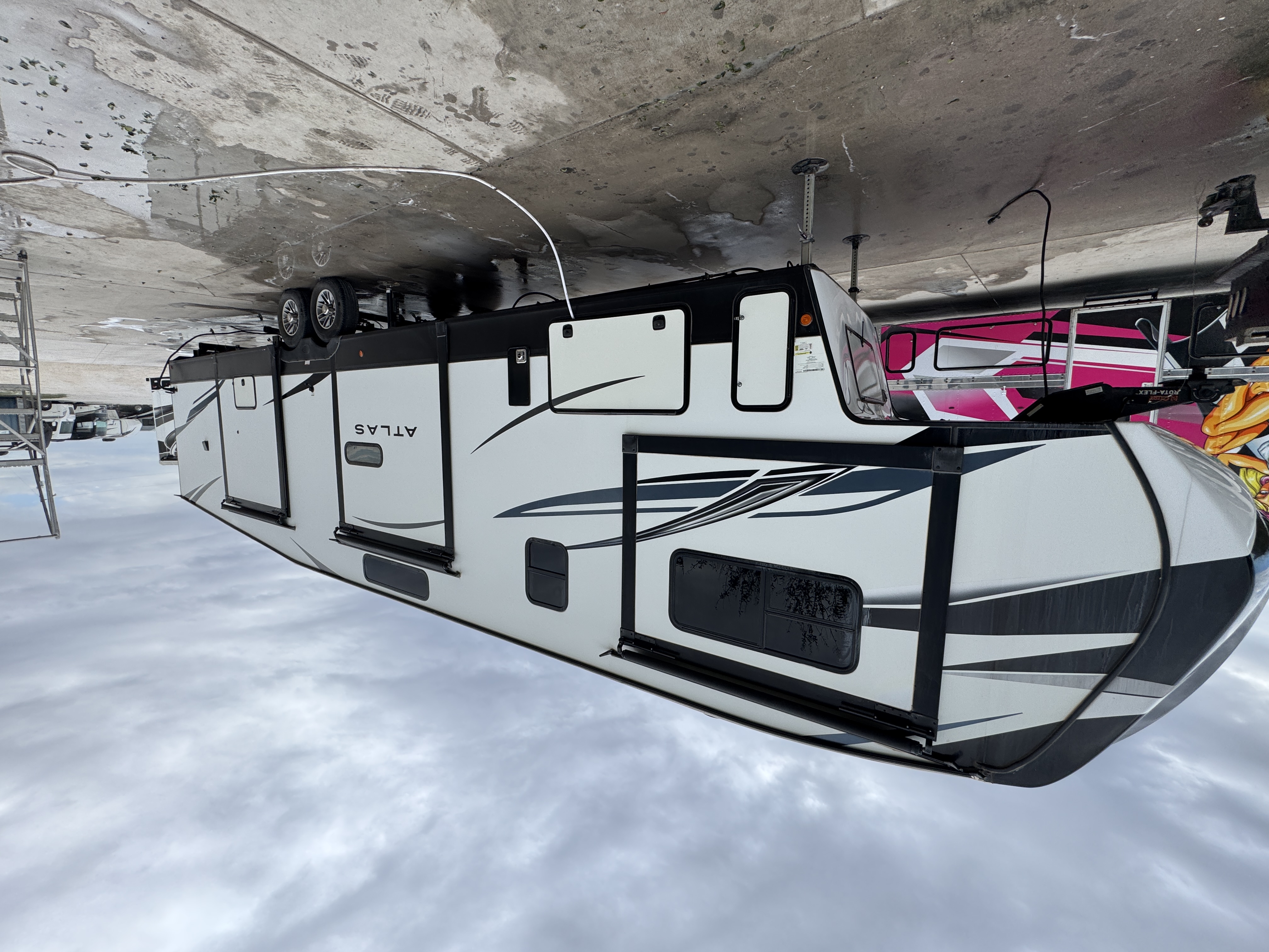 Atlas rental RV