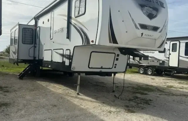 Sabre 1 Fifth Wheel rental from Woody RV Rentals — photo 10