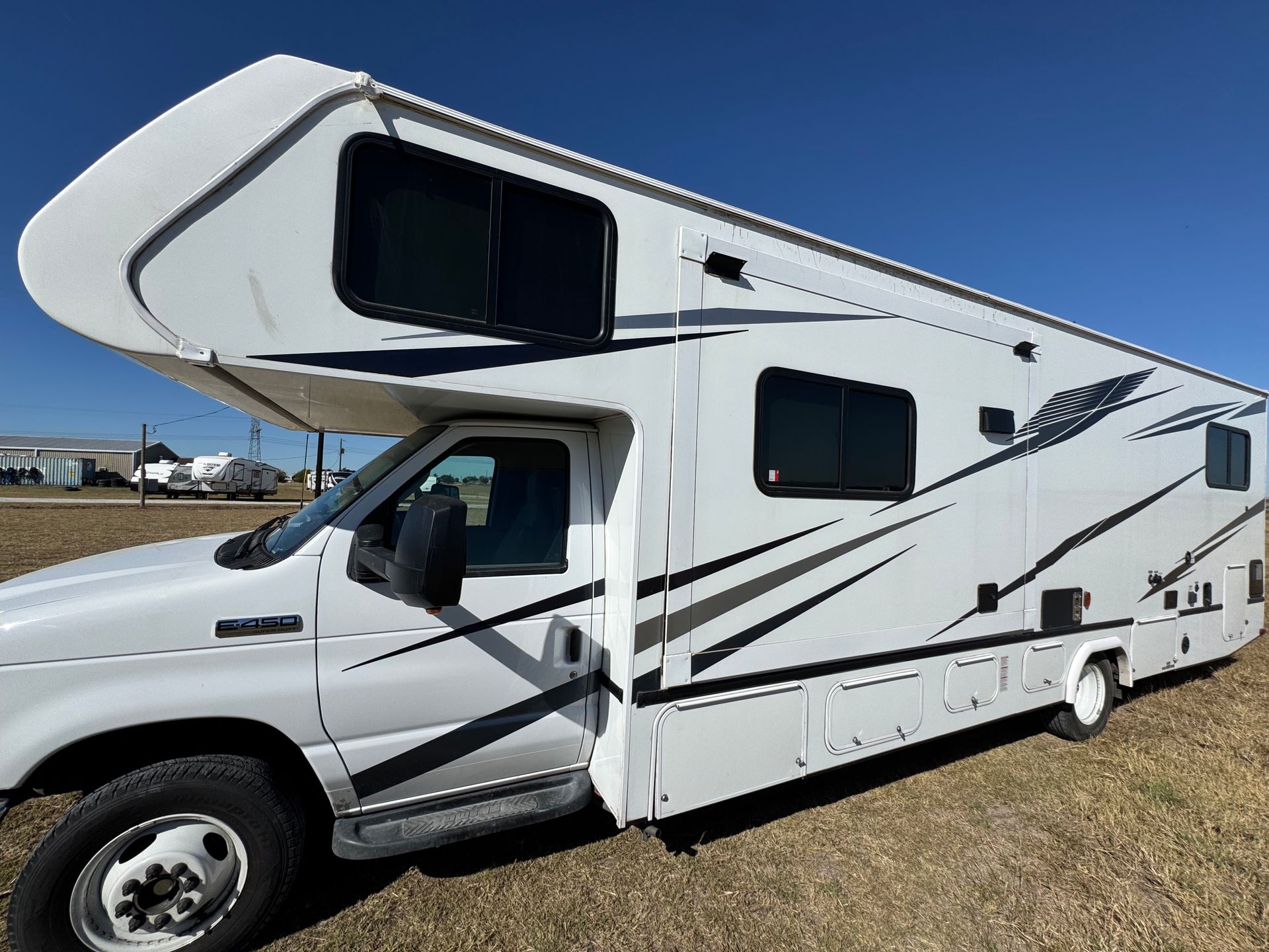 Yellowstone 4 Class C rental from Woody RV Rentals — photo 16