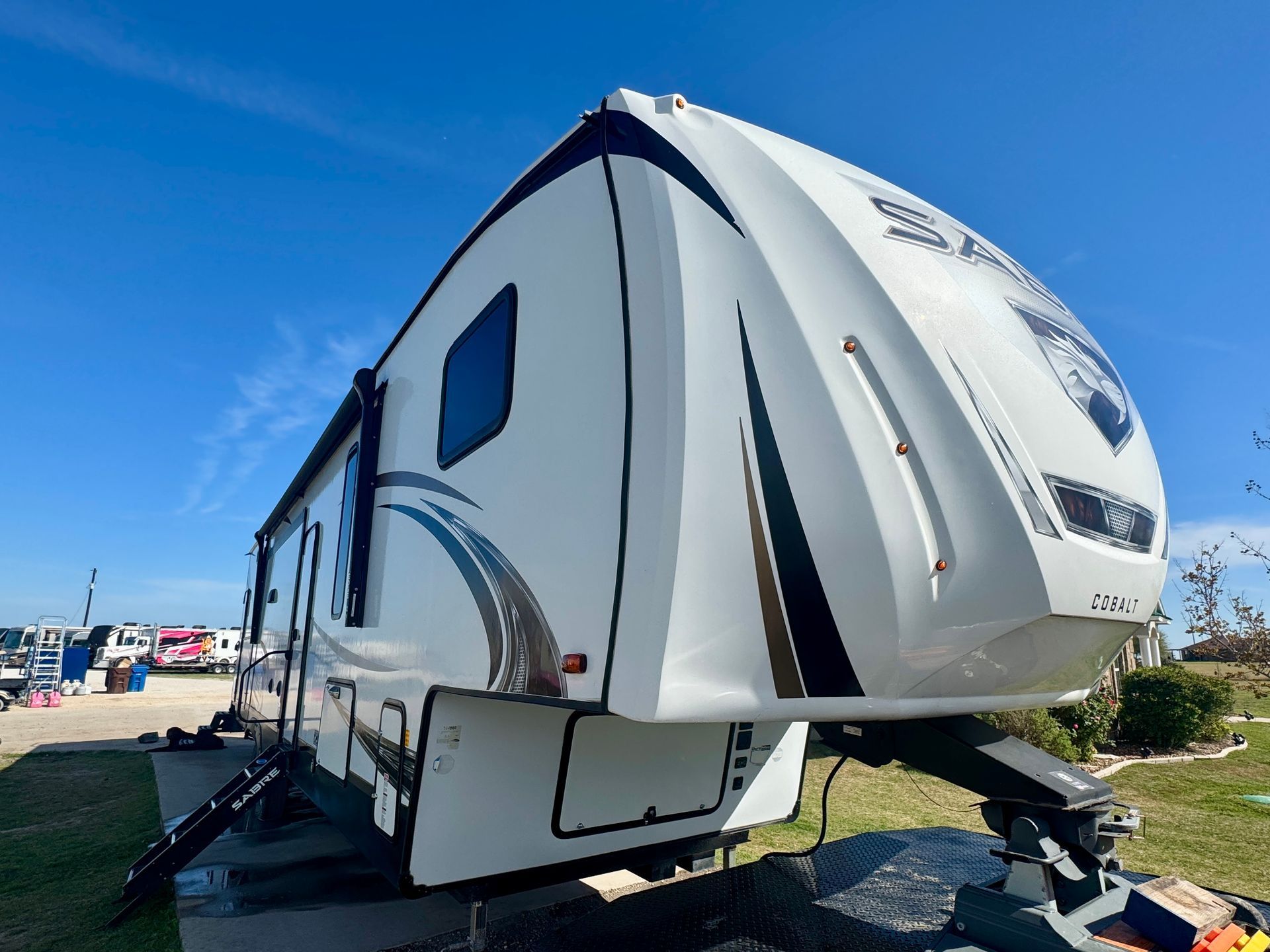 Sabre 3 Fifth Wheel rental from Woody RV Rentals — photo 10