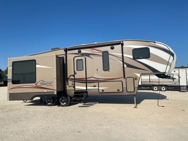 Cougar 3 Fifth Wheel rental from Woody RV Rentals — photo 1