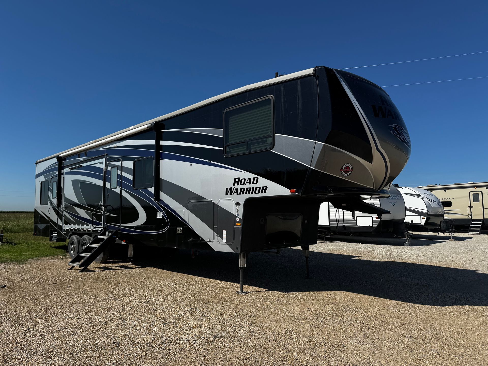 Road Warrior Fifth Wheel rental from Woody RV Rentals — photo 1