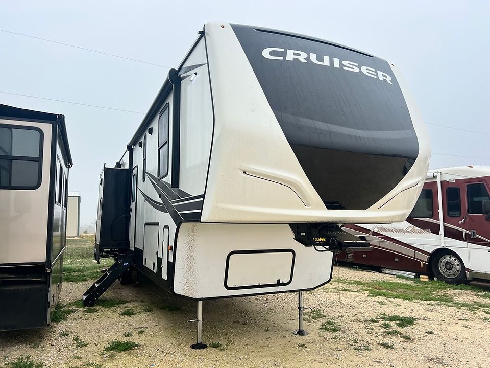 Cruiser Fifth Wheel rental from Woody RV Rentals — photo 1