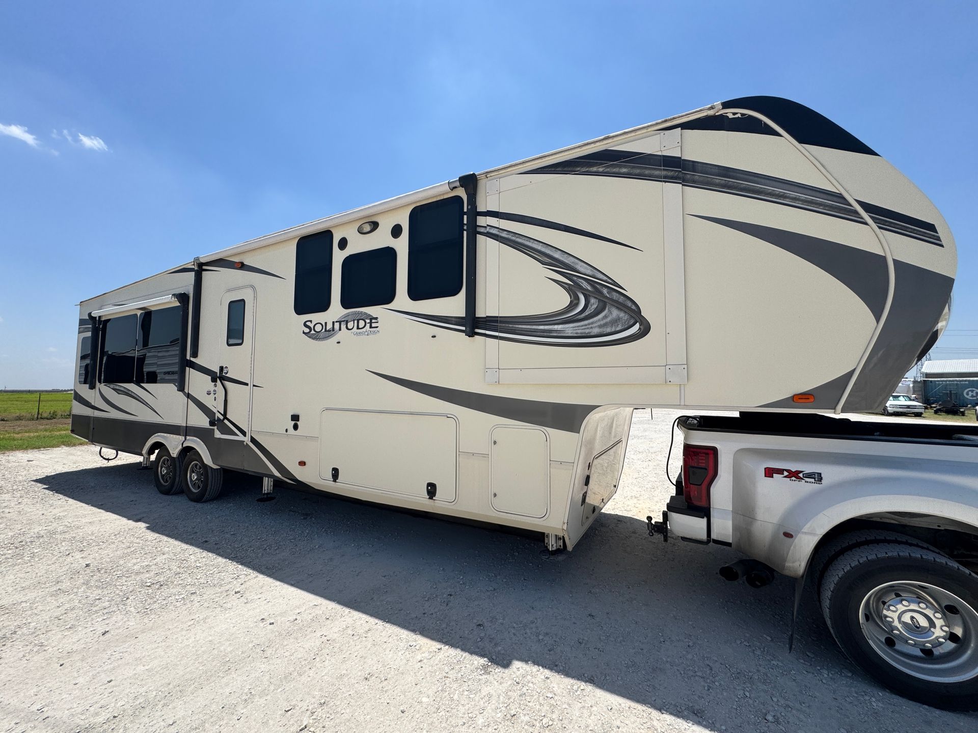 Solitude 2 Fifth Wheel rental from Woody RV Rentals — photo 12