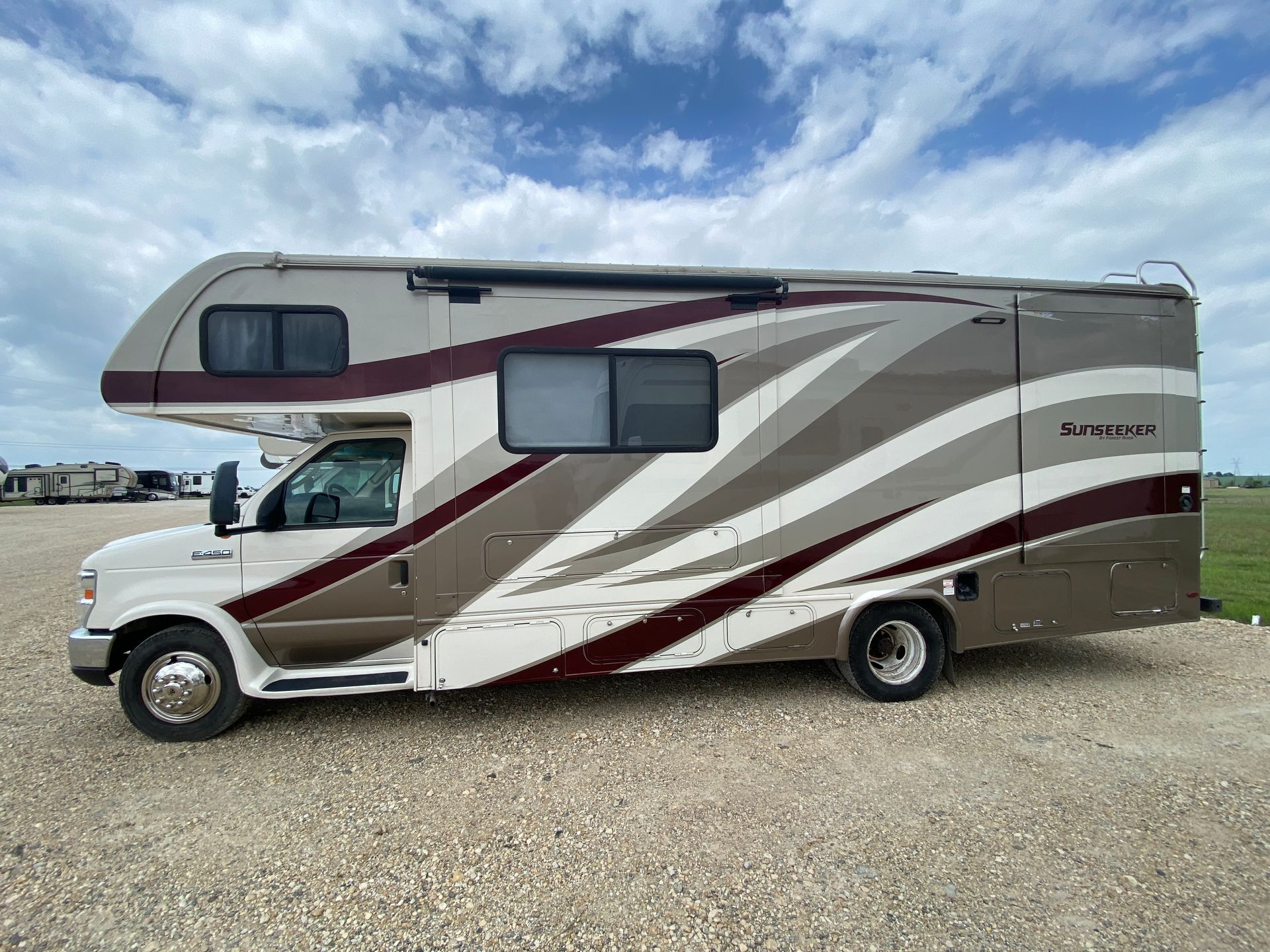 Sunseeker 1 Class C rental from Woody RV Rentals — photo 9
